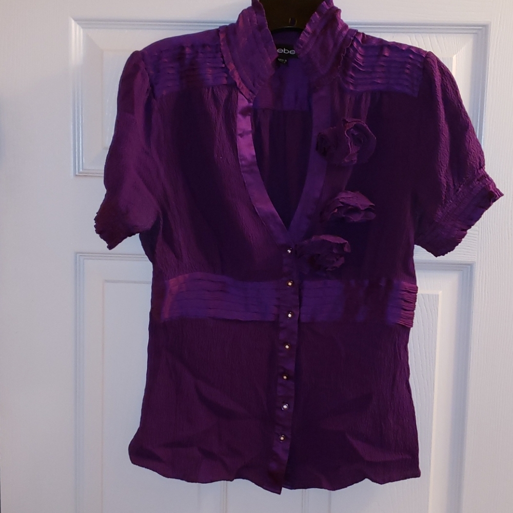 Bebe top with roses 🌹& rhinestone buttons